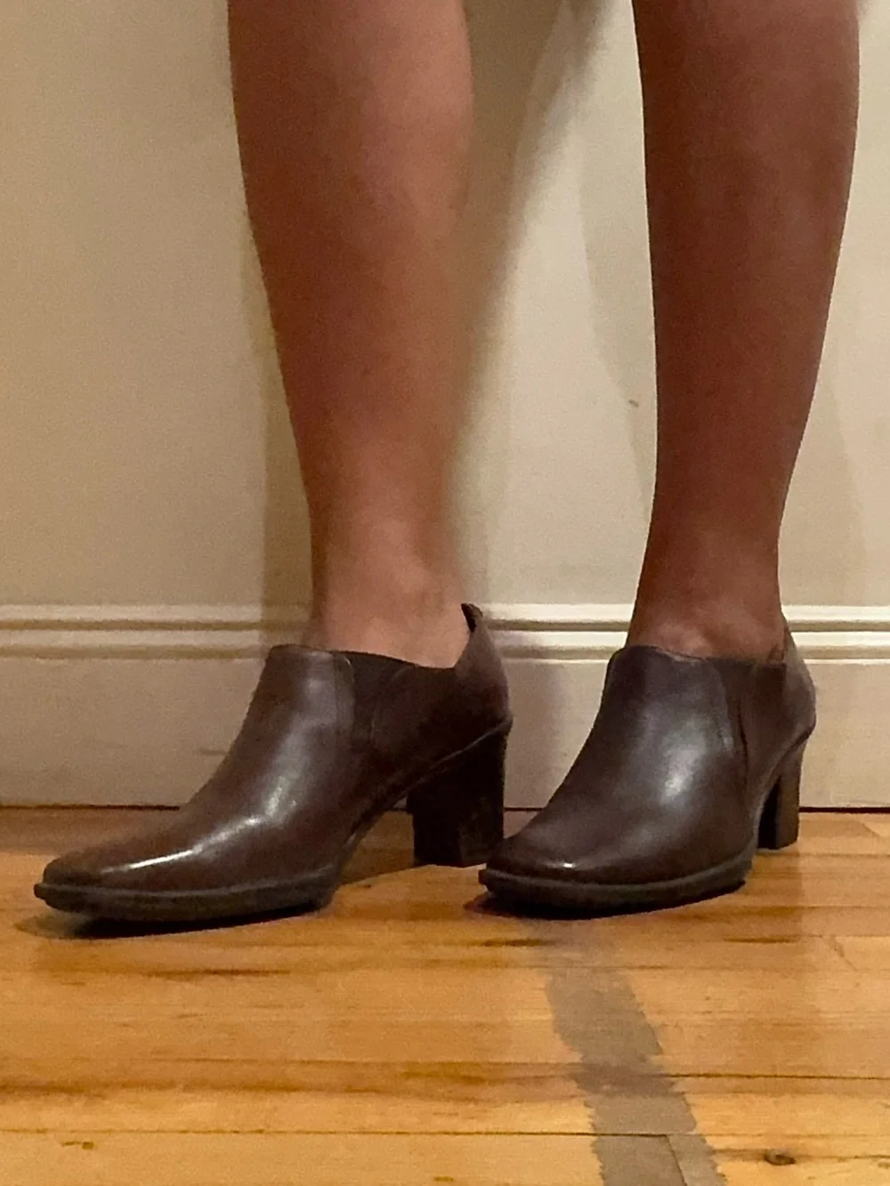 Brown leather Aerosoles heeled ankle booties, women’s size 9